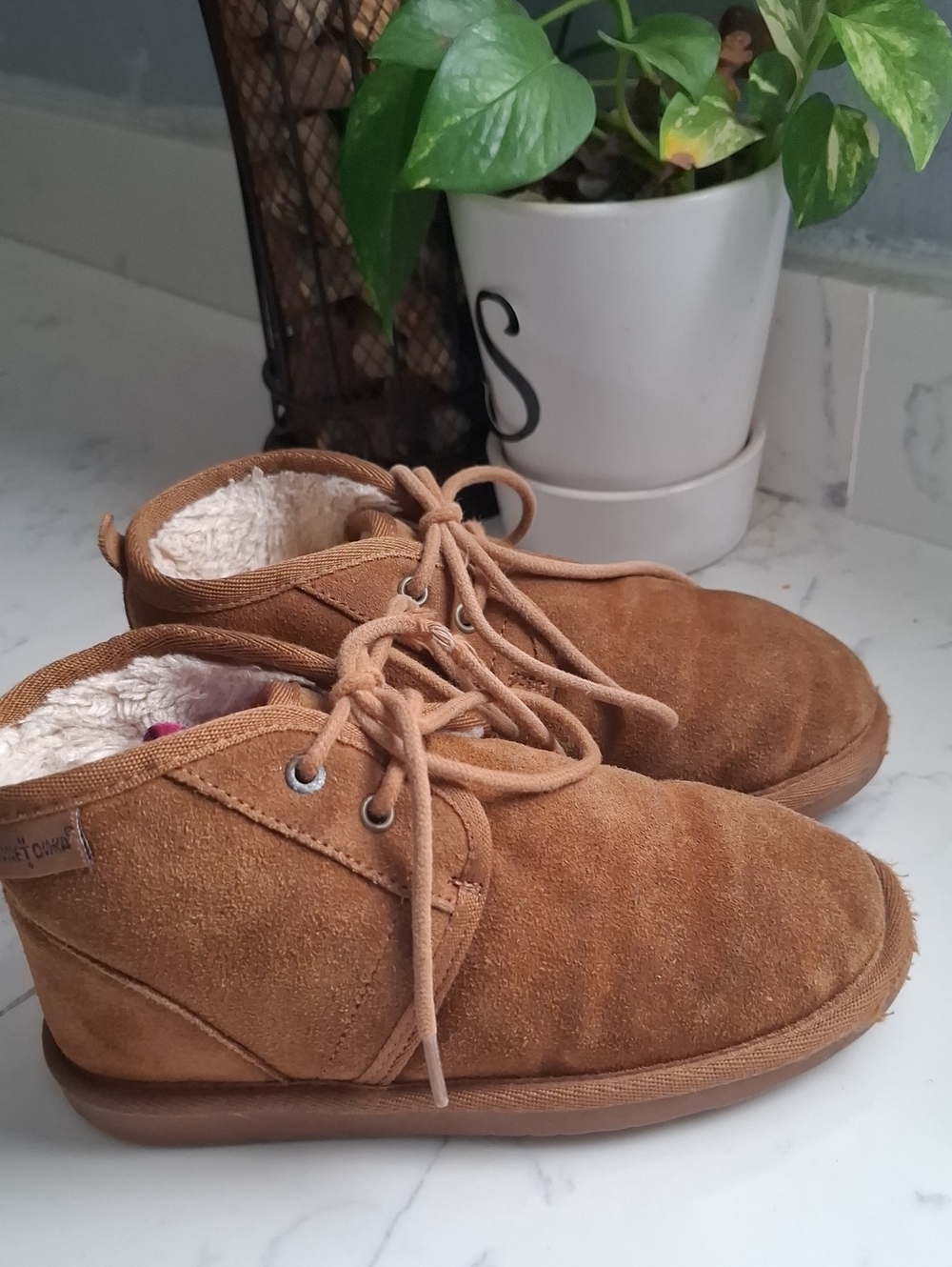 Minnetonka Suede Kids Lace-Up Chukka Boots
